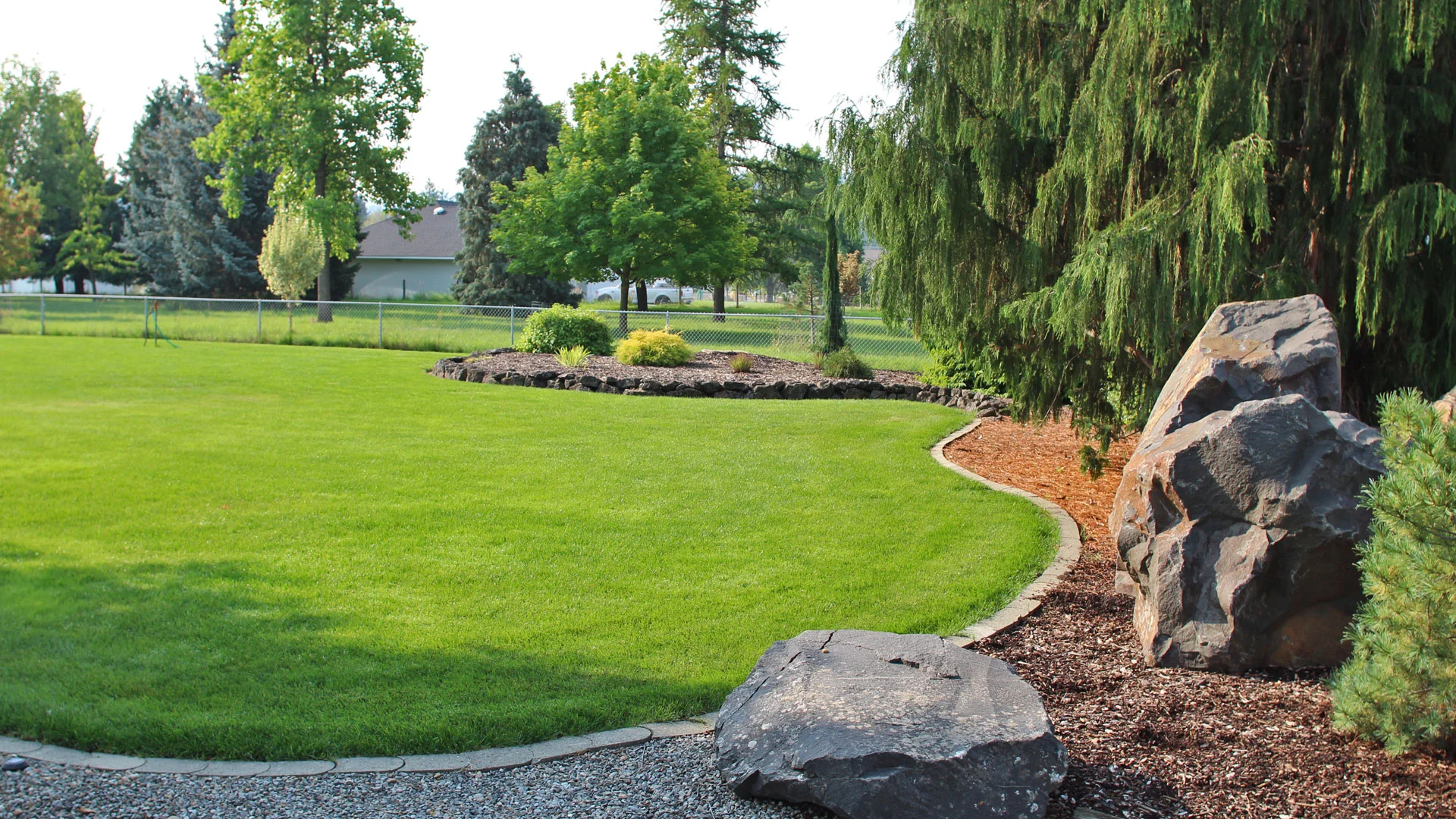 A home in Spokane Valley, WA with a healthy, green, fertilized lawn.