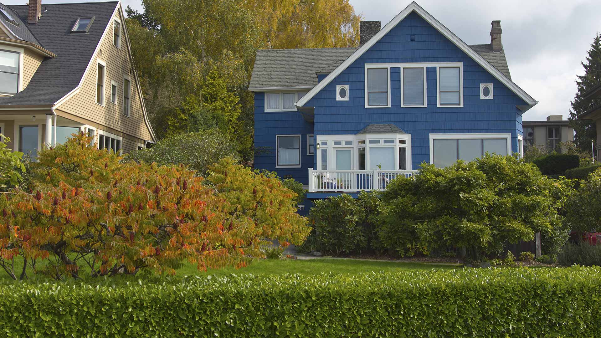 Homes in Spokane Valley, WA with maintained lawns and shrubs.